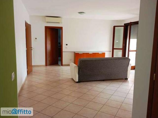 Appartamento arredato con terrazzo Modena