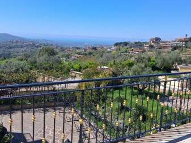 Appartamento arredato con terrazzo Napoli