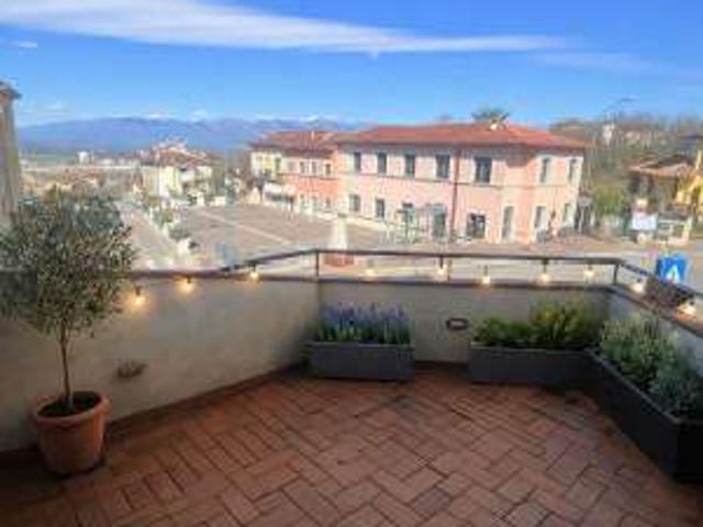 Appartamento arredato con terrazzo Neri