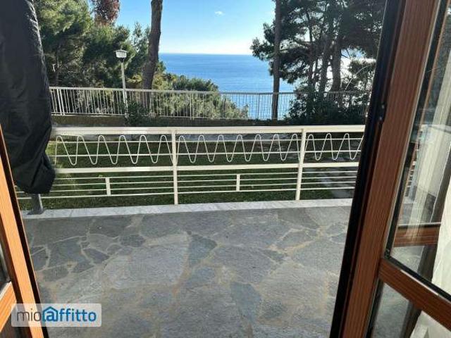 Appartamento arredato con terrazzo Bergeggi