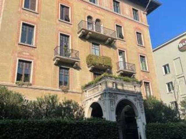 Appartamento arredato con terrazzo Bocconi, c.so italia, ticinese