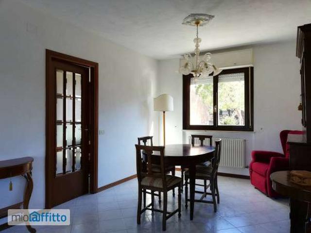 Appartamento arredato con terrazzo Centro