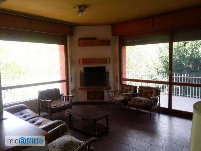 Appartamento arredato con terrazzo Centro