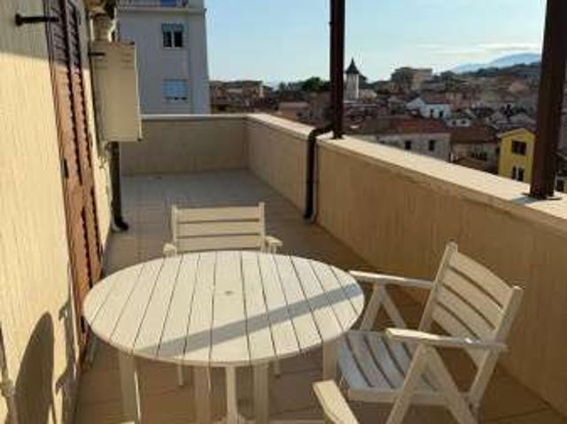 Appartamento arredato con terrazzo Centro
