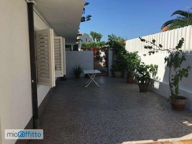 Appartamento arredato con terrazzo Centro