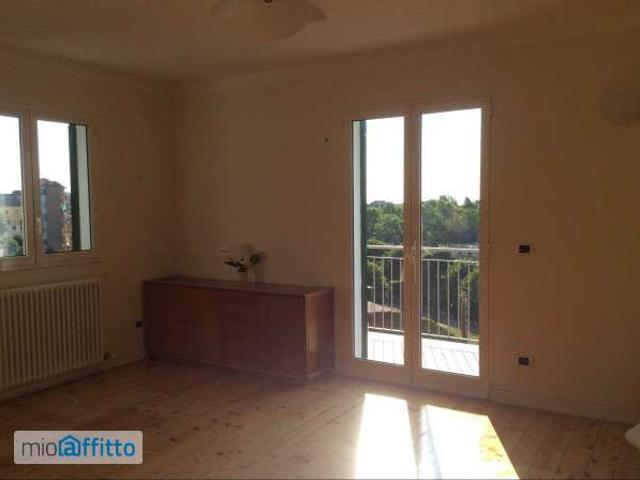 Appartamento arredato con terrazzo Centro