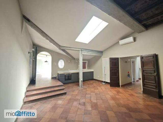 Appartamento arredato con terrazzo Centro