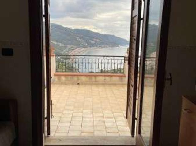 Appartamento arredato con terrazzo Centro