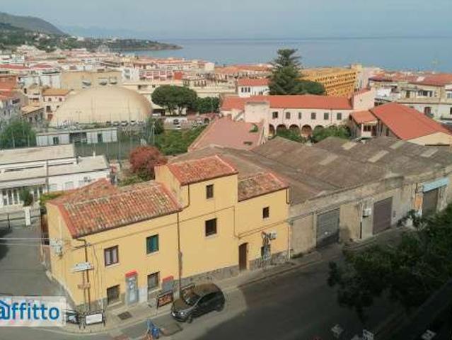 Appartamento arredato con terrazzo Centro