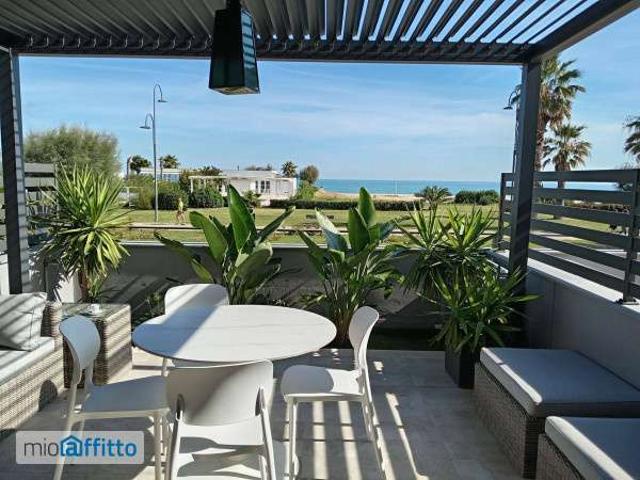 Appartamento arredato con terrazzo Centro