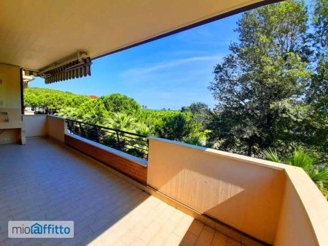 Appartamento arredato con terrazzo Centro