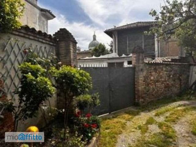 Appartamento arredato con terrazzo Centro