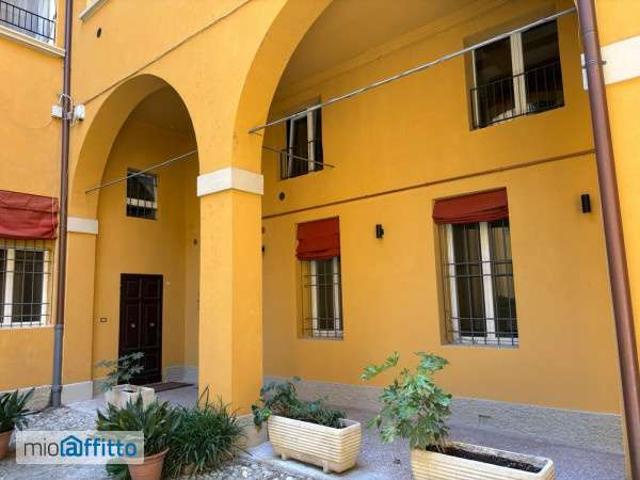 Appartamento arredato con terrazzo Centro