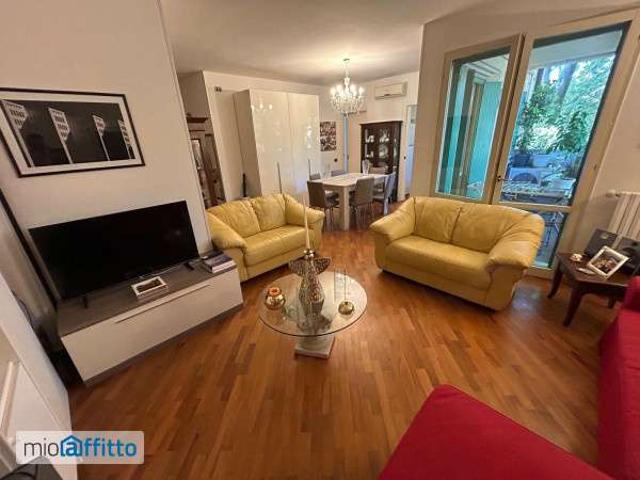 Appartamento arredato con terrazzo Centro