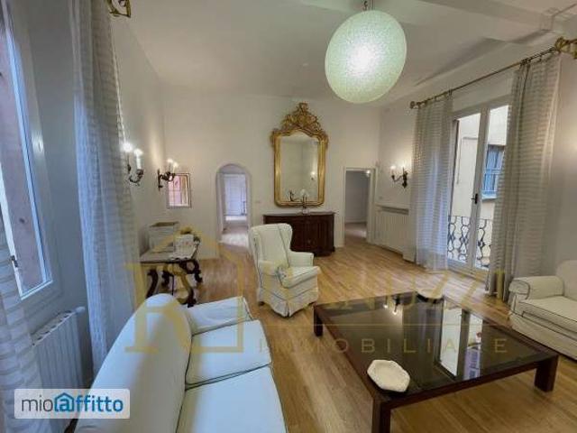 Appartamento arredato con terrazzo Centro
