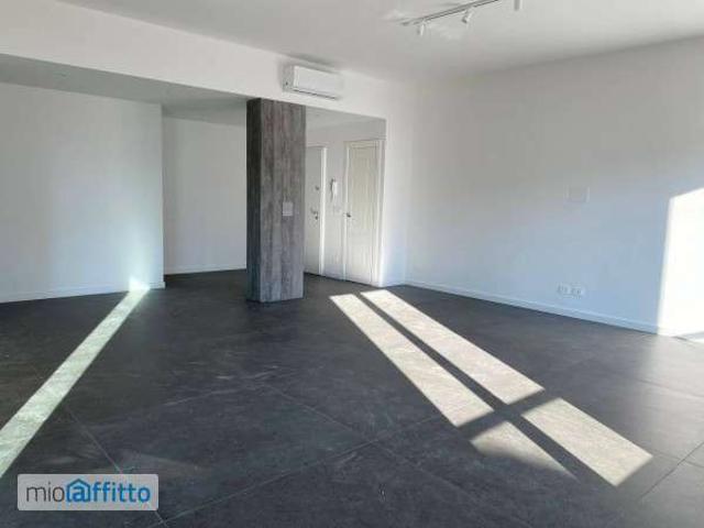 Appartamento arredato con terrazzo Centro
