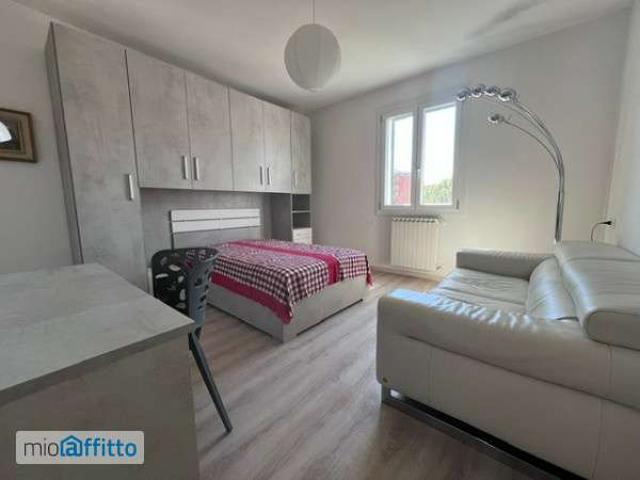 Appartamento arredato con terrazzo Centro