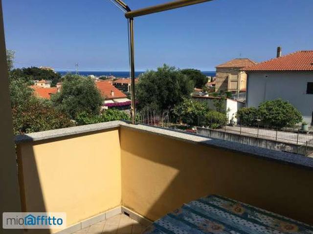 Appartamento arredato con terrazzo Centro
