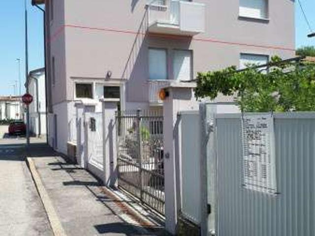 Appartamento arredato con terrazzo Centro
