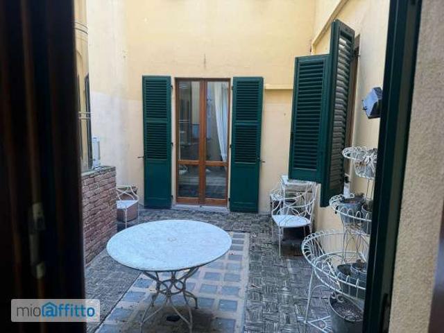Appartamento arredato con terrazzo Centro
