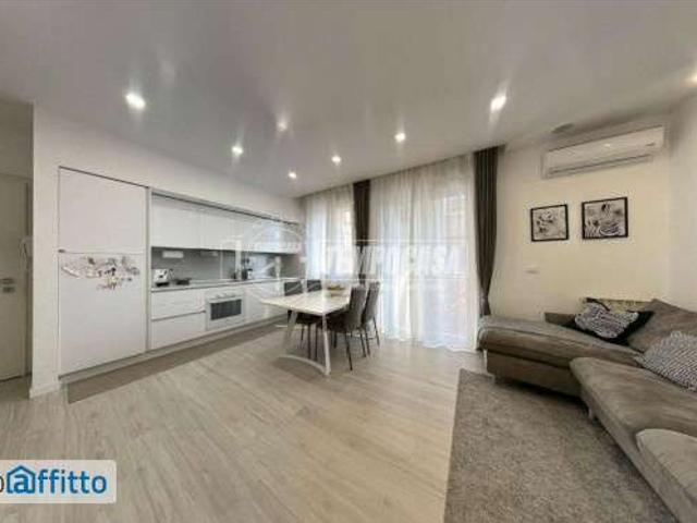 Appartamento arredato con terrazzo Centro