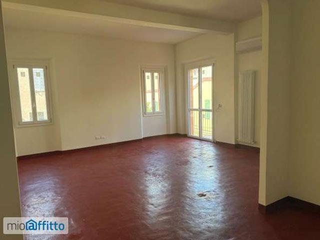 Appartamento arredato con terrazzo Centro