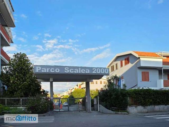 Appartamento arredato con terrazzo Centro, arenile
