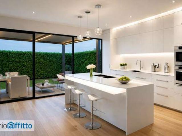 Appartamento arredato con terrazzo Centro semicentro