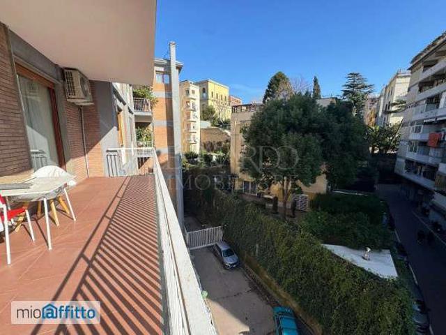 Appartamento arredato con terrazzo Chiaia