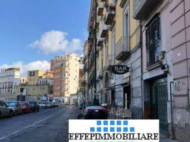 Appartamento arredato con terrazzo Chiaia