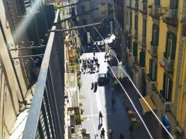 Appartamento arredato con terrazzo Chiaia