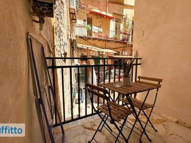 Appartamento arredato con terrazzo Chiaia