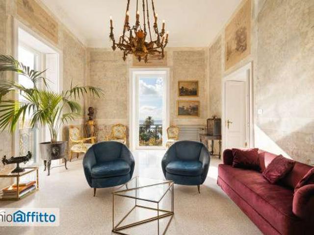 Appartamento arredato con terrazzo Chiaia