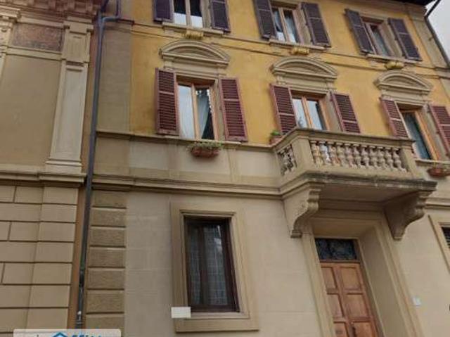 Appartamento arredato con terrazzo Città