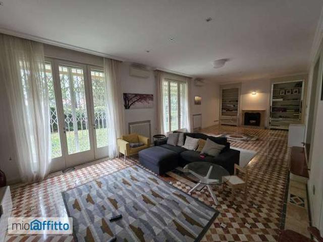 Appartamento arredato con terrazzo Colli