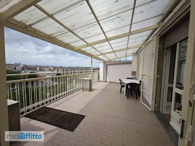 Appartamento arredato con terrazzo Crocetta