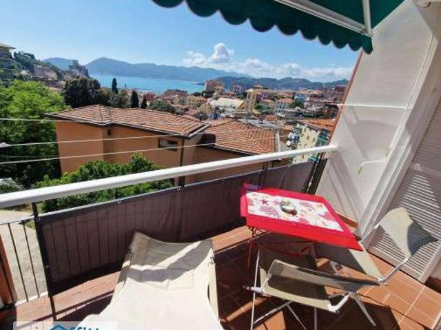 Appartamento arredato con terrazzo Lerici paese