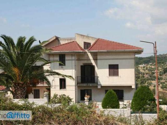 Appartamento arredato con terrazzo Pratora