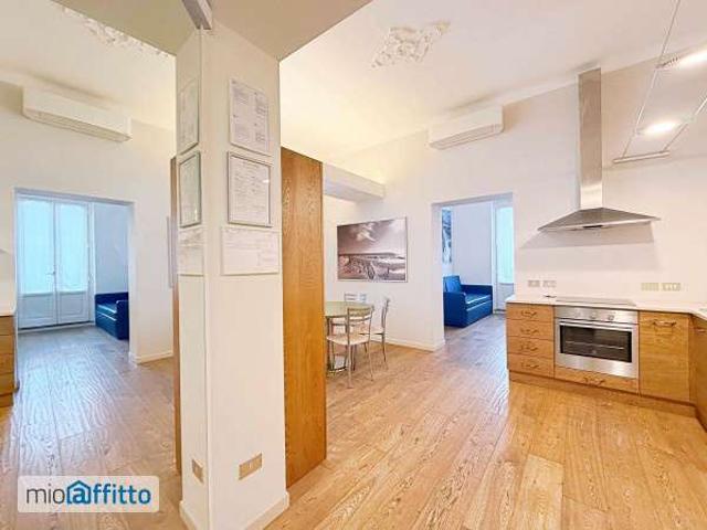 Appartamento arredato con terrazzo Repubblica, stazione centrale