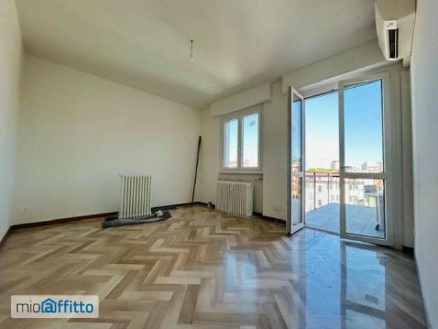 Appartamento arredato con terrazzo Repubblica, stazione centrale