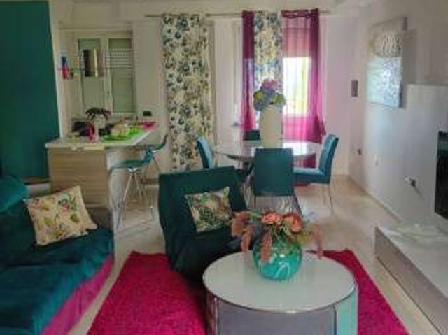 Appartamento arredato con terrazzo Roges