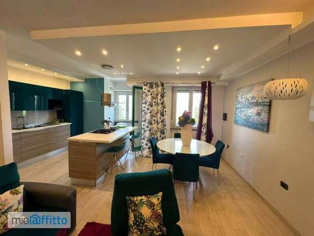 Appartamento arredato con terrazzo Roges