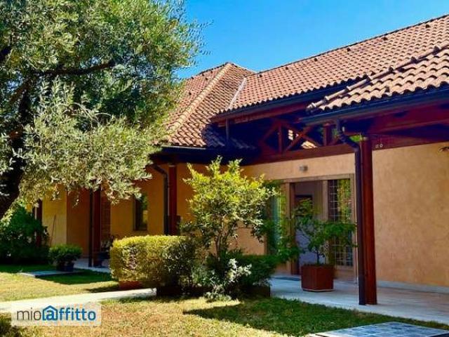 Appartamento arredato con terrazzo Torino