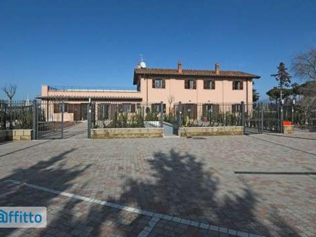 Appartamento arredato con terrazzo Trieste, salario