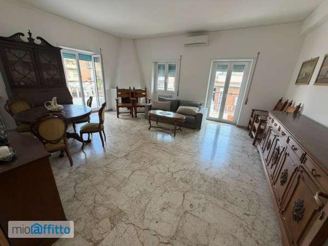 Appartamento arredato con terrazzo Trieste, salario