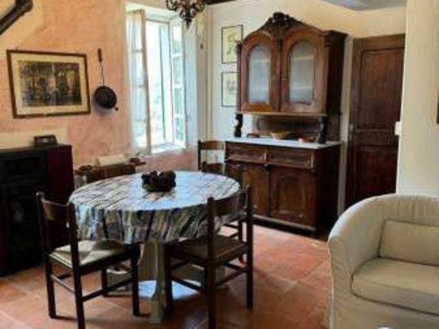 Appartamento arredato con terrazzo Vetto