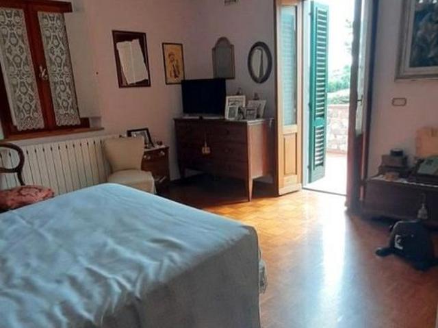 Appartamento Arredato con 2 Camere e Terrazza