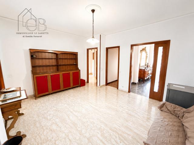 APPARTAMENTO ARREDATO CON 3 CAMERE DOPPIE E GARAGE – FINO A 6 PERSONE