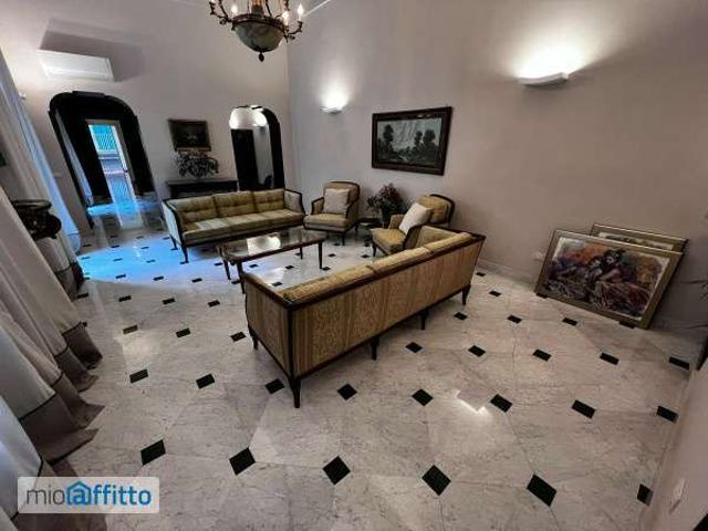 Appartamento arredato Chiaia