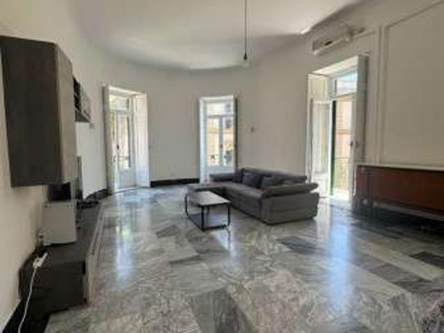 Appartamento arredato Chiaia